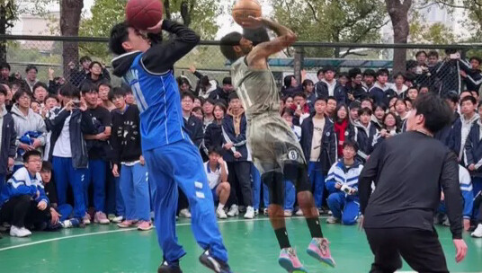 Chắc đây là học trò giống Irving nhất trên mạng, động tác y hệt như Irving, quá đỉnh luôn!