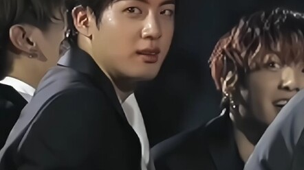 When you receive the bouquet [Kim Seok-jin]