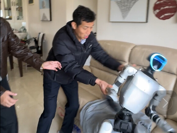 คนที่ฉลาดที่สุดในครอบครัวปรากฏตัวแล้ว… (เช่าเครื่องจักรมาดูแลพ่อแม่)