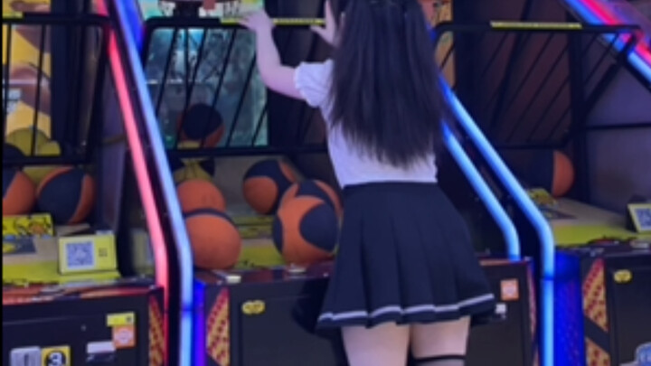 Immersive shooting—help me count the number of baskets!