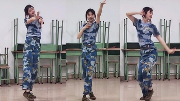 ปฏิกิริยาของเพื่อนๆ เมื่อฉันเต้นเพลง “เจียงจิ้นจิว” ในงานเลี้ยงตอนกลางคืนของการฝึกทหารที่วิทยาลัยพลศ