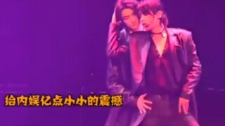 双人舞还得看同性一起跳