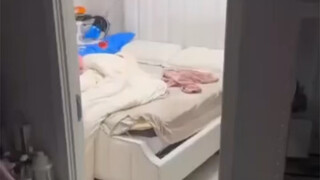Piao Ge: You two keep chatting; I'm heading out first.