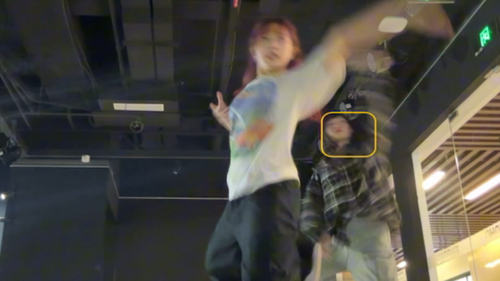 في يوم الأحد سأعود إلى مينهانغ وأقدم حصة تدريب جماعي، لذلك ابتكرت رقصةً ما، لكن لا يمكنني الرقص بقوة