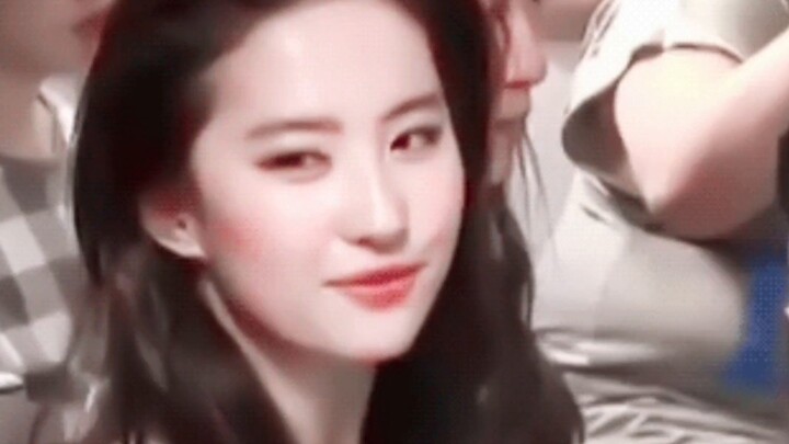 Bright and generous top beauty