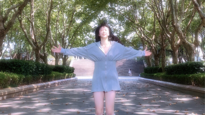 She stands in the light | The 30-year-old's outdoor vitality is given by dance!