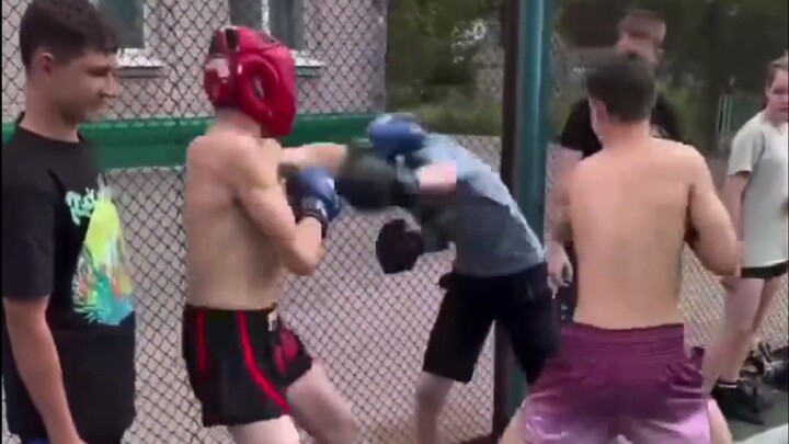 นักมวยเตะบอล