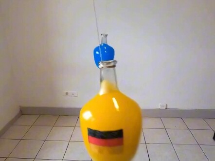 จังหวะระเบิดแก้ความดันเมื่อขวดแก้วชนกัน