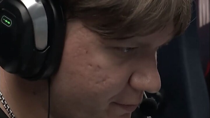 Saat offseason mencari streamer wanita untuk latihan menembak? Sia-sia saja, s1mple!