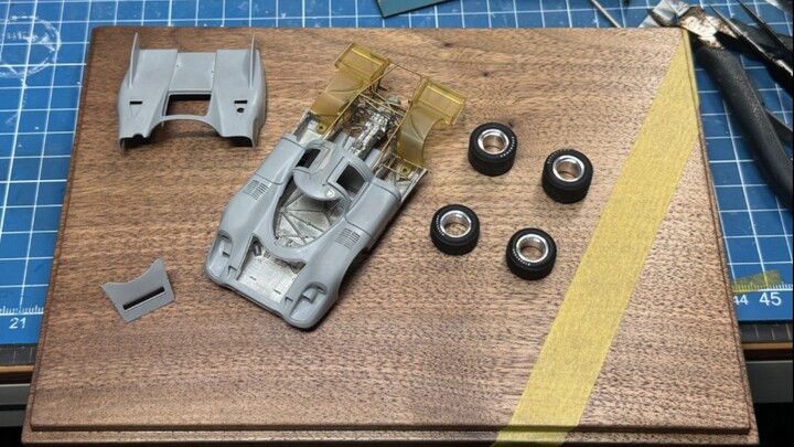 【保时捷 917K 1971】制作跟底座间的螺丝连接