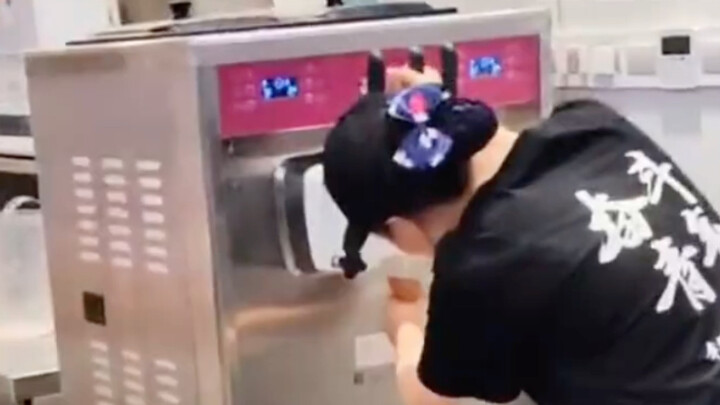 雪王总部培训，梦回高中