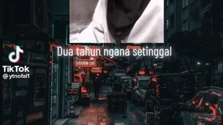 terasa terhanyut dengan suara nya 😣