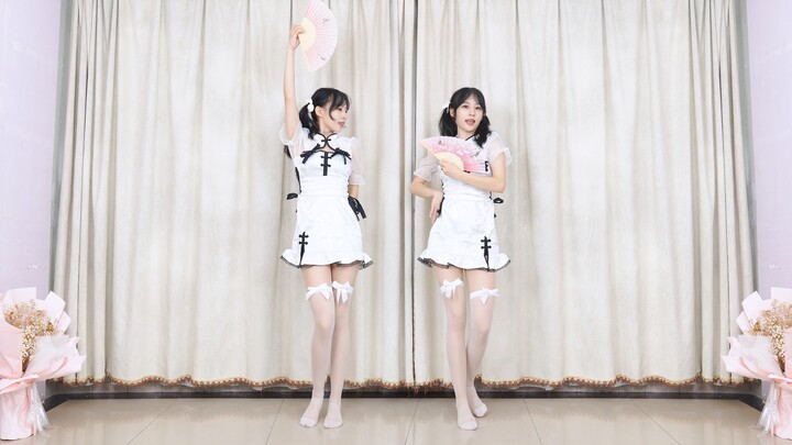 Sending My Thoughts with the Moon: White Cheongsam, Over-the-Knee Socks, Barefoot — One Continuous V