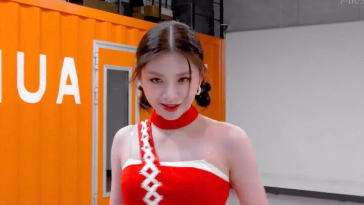 Màu đỏ! Lần trở lại sau sẽ bùng nổ. EVERGLOW - Phòng tập FIRST