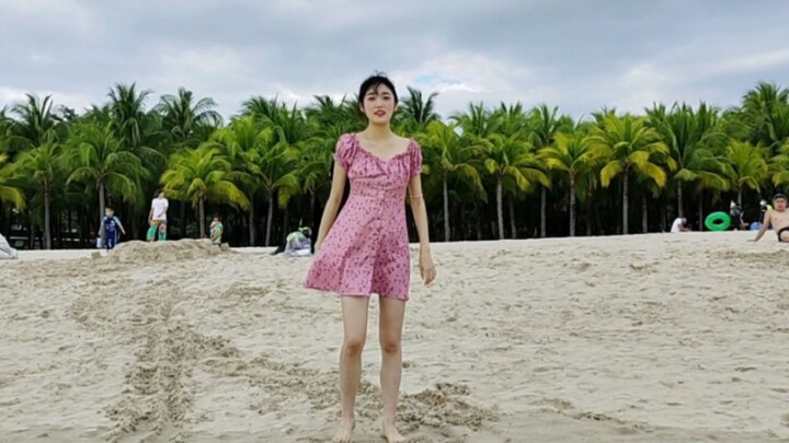 العم الذي في الخلف ظل يشاهد هكذا لمدة عشرين دقيقة 【رقصة معكوسة لـ AKB48 وداعًا للسباحة الحرة】