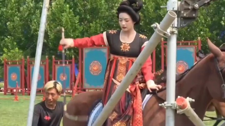 “Beauty of the Song Dynasty” behind-the-scenes: The county princess first filmed riding a fake horse
