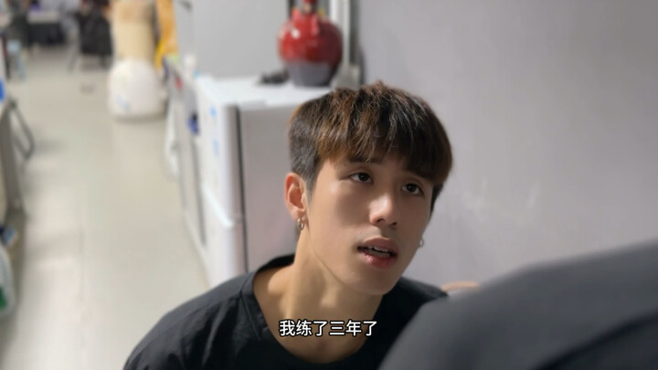 تحية للفيلم الرائع "لستُ إله الدواء" من خلال "لستُ إله الكرة"