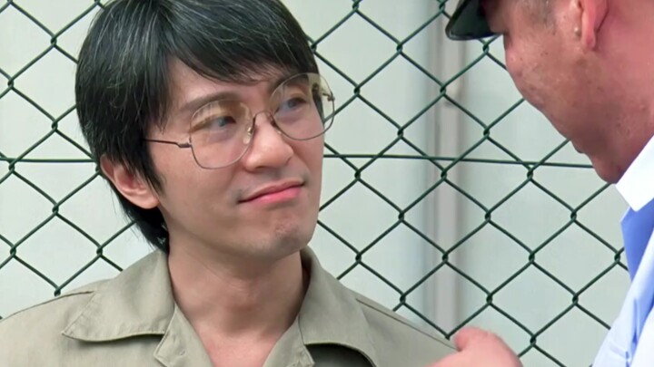 When Stephen Chow's "con artist" meets the police, it's a battle of wits and courage! #StephenChow