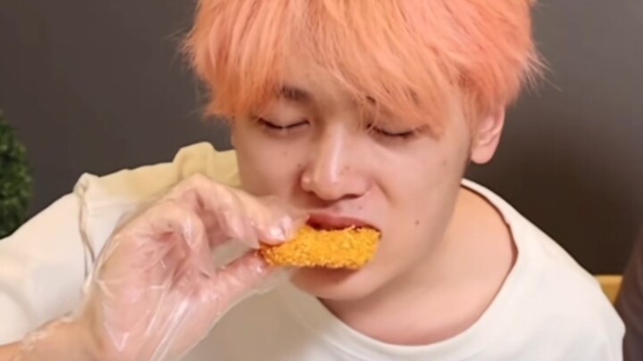 Gauss: Aku langsung makan terus makan!