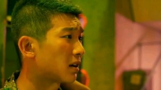 卧底警察假扮混混，成功取得老大信任。