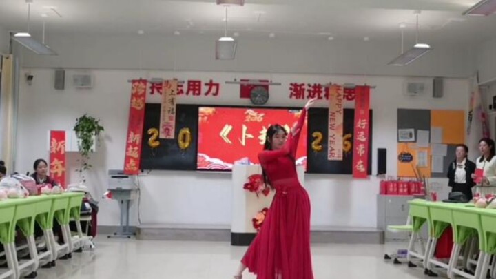 Sinh viên “Bói quẻ” làm cả khán phòng nổ tung! Phối nhạc đỉnh cao, quá đã!