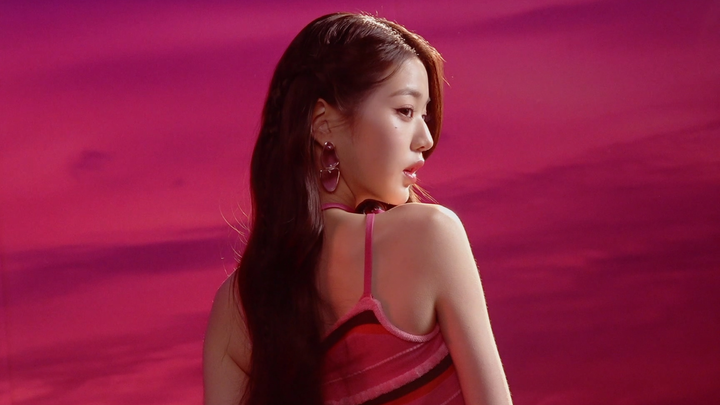 [จางหยวนหยิง] บาร์บี้ชุดว่ายน้ำ WAVE ช็อตตรง | 230531 เบื้องหลังการถ่ายทำ MV ของ WAVE