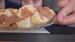 ASMR APPLE & PEANUT BUTTER + PAINTING BACKGROUND SUNSET