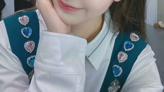 Mọi người nói biểu cảm của cô ấy rất bóng bẩy, tôi chỉ nghĩ cô ấy đã chụp được máy ảnh đúng lúc