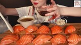 Đồ ăn Hàn : Nhăm nhăm sushi cá hồi siêu ngon 1 #MonngonHan
