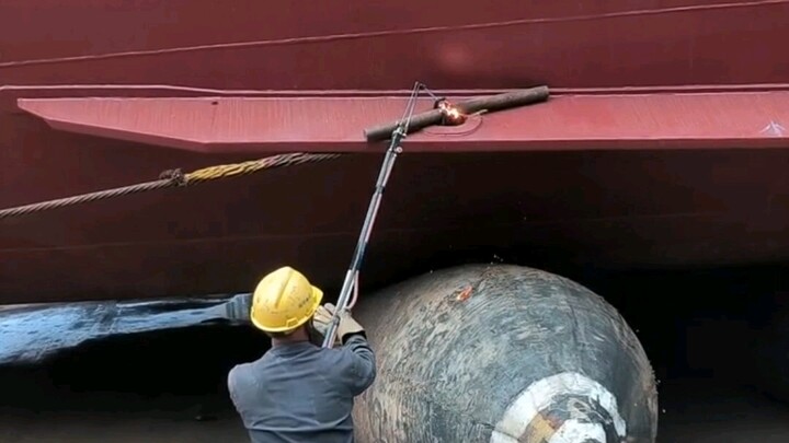 Why does a ship’s airbag deflate like it’s spewing fire?