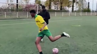 حركة وهمية عند تسديد كرة القدم