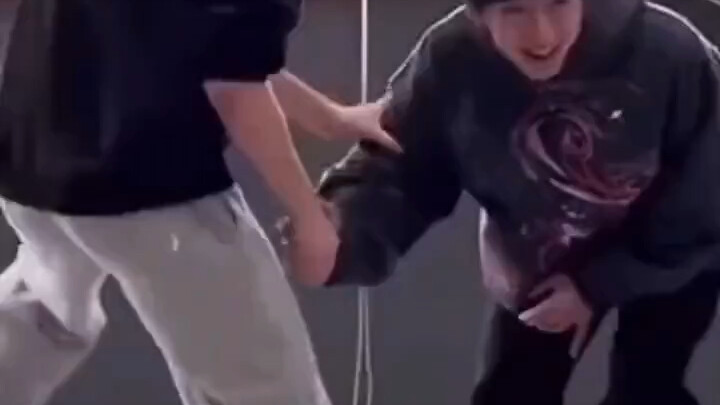 【Song Yaxuan】Pulling off hilarious antics with that handsome face of his