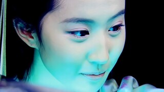 她真的演出了未经人事的纯真少女的懵懂单纯可爱，而不是什么傻白甜