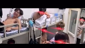 Lửa chiến tranh trêu khỉ lợn