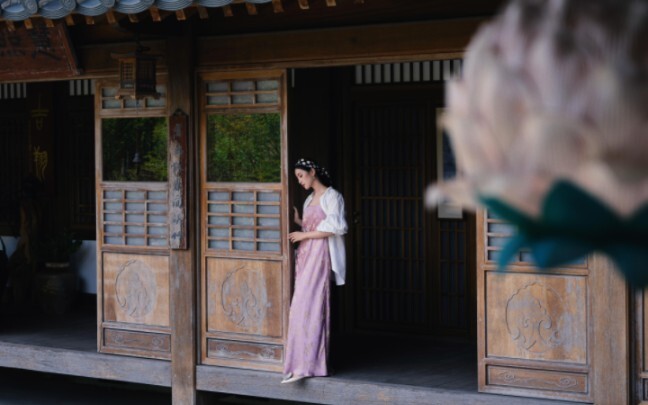 Liu Shishi ทำให้ฉันประหลาดใจมากมาย! เสียงของเธอบอกฉันว่าการเงียบและสงบเมื่อเวลาผ่านไปหมายความว่าอย่า
