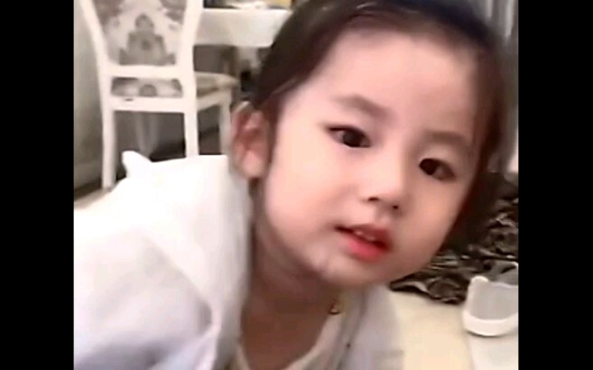 Tuổi còn nhỏ sao không làm chuyện khác mà lại đi làm kẻ cướp trái tim???