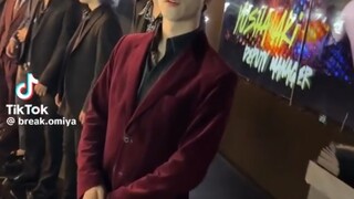 เห็นในทวิตเตอร์ญี่ปุ่นกำลังถกเถียงกันว่าตอนนี้ร้านโอโตโกะยากิวเริ่มไม่มีเกณฑ์ด้านหน้าตาแล้ว พอคลิกเข