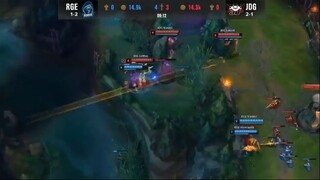 Sao bé dẹo vậy ạ #funny # leaugeoflegends #lol #FunnyLOLChannel