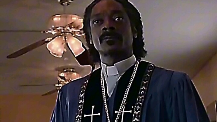 “Sebagai seorang pendeta, wajar kan kalau aku membawa pistol?”