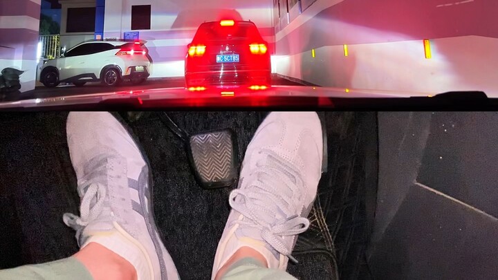 مشهد شهير لإنطفاء المحرك أثناء الانطلاق على منحدر بسيارة ذات ناقل حركة يدوي