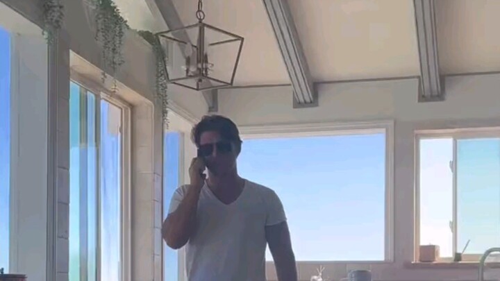 A foreign girl’s host dad looks just like Tom Cruise 😍