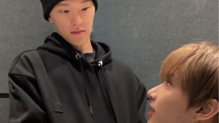 Hilarious scene in Wen Junni’s livestream: Minhyuk recites China’s provinces while Dino is taking a 