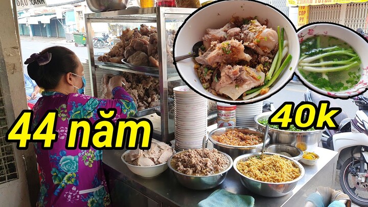 Quán Hủ Tiếu 262 Bùi Hữu Nghĩa 44 Năm Với Xí Quách, Giò Heo 40K, khách đông nghẹt