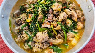 อ่อมไก่บ้านใส่ผักชีลาวหอมๆ