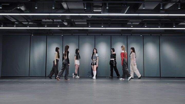 Hearts2Hearts 'The Chase' Dance Practice