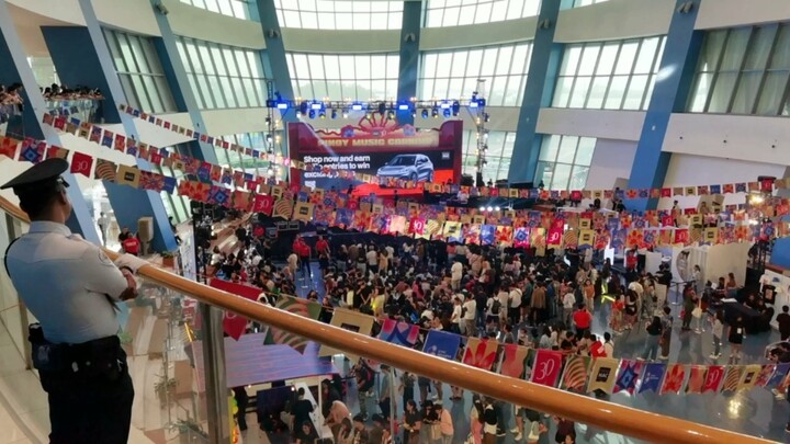 有时候自己在想为什么自己不自私一点让自己活得洒脱一点、开心一点可如果那样可能也就不是我了