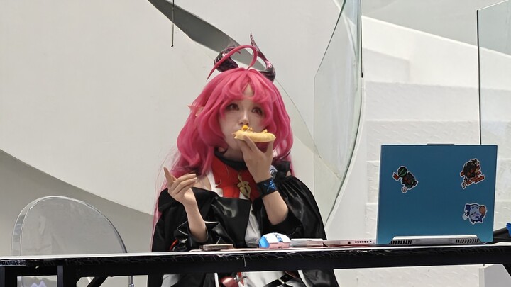 明日方舟知名cos明前奶粉罐献唱恋爱循环