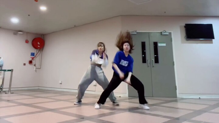 [Street Fighter] Boss Run / Run the World dance cover that makes me feel like my waist is broken