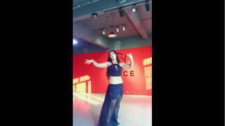 "Bohemian Rhapsody" ~ การเต้นรำแบบ Queen Belly Dance ด้นสดพร้อมกลอง [รอบท้อง]