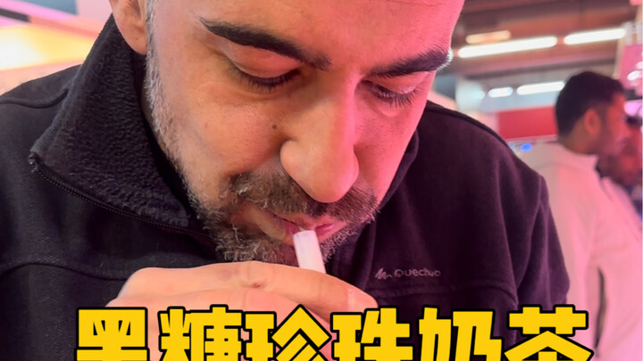 Apa yang akan terjadi ketika orang asing minum bubble tea untuk pertama kalinya?